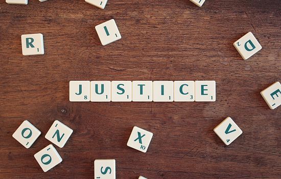 justice-2755765_1920.jpg