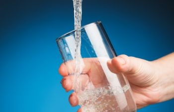 Prix, qualité et partage de l’eau : nous voulons pouvoir boire de l’eau du robinet, partout, à un prix abordable