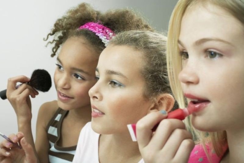 Test maquillage pour enfants : le plus tard possible, le moins possible
