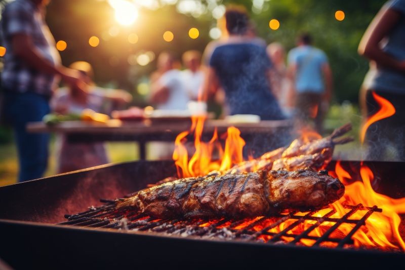 viande sur barbecue flamme