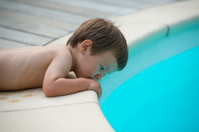 enfant piscine