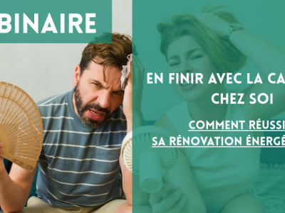 un homme avec un éventail, une femme avec un ventilateur et la main dans les cheveux assis tous les deux dans un canapé