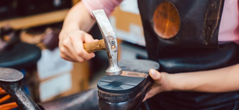 Bonus réparation textile et chaussures : comment en profiter ?