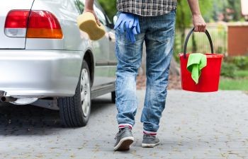 Laver sa voiture chez soi : est-ce autorisé ?