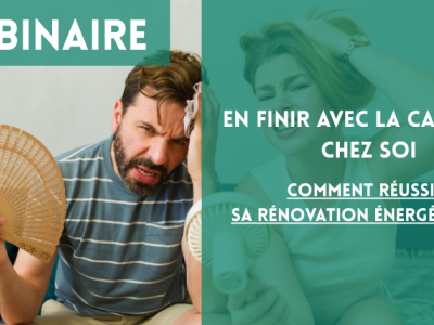 un homme avec un éventail, une femme avec un ventilateur et la main dans les cheveux assis tous les deux dans un canapé