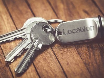 clés sur un porte clés où il est écrit location