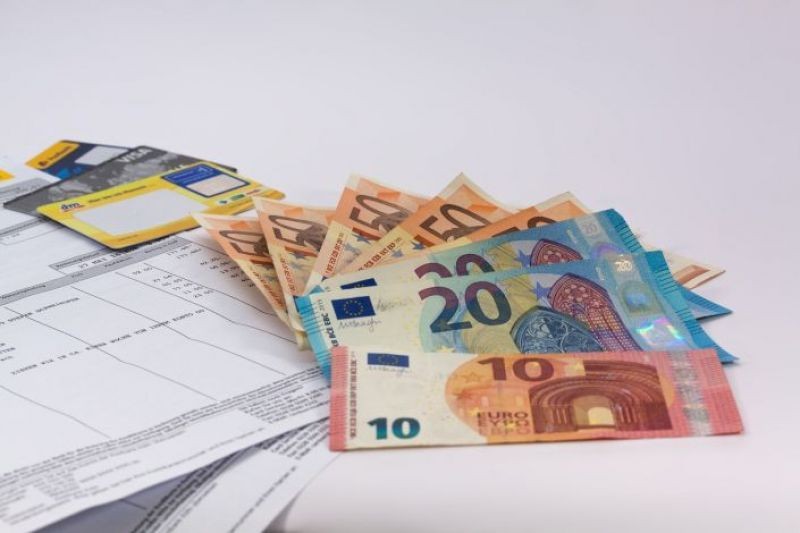 Covid-19 - La CLCV appelle à la généralisation  du plafonnement mensuel des frais bancaires